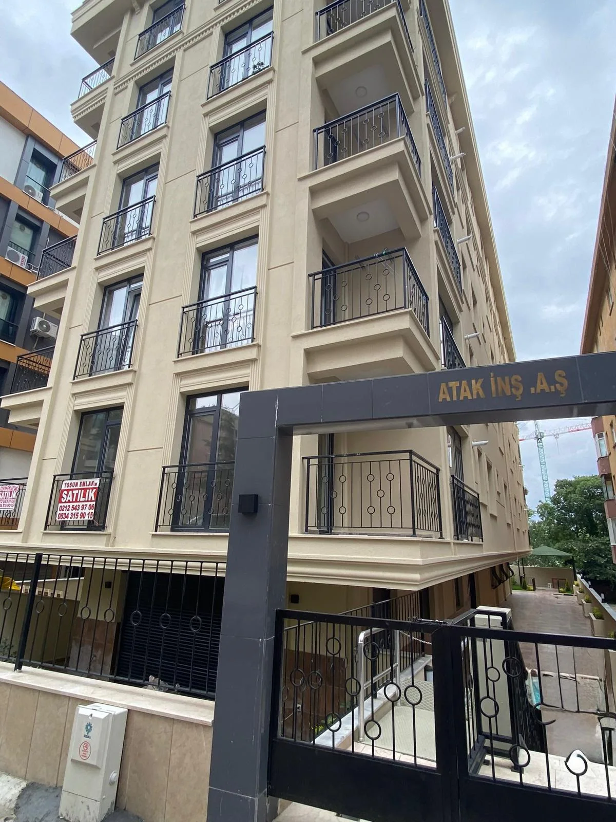 Barış Apartmanı temel ve betonarme başlangıcı