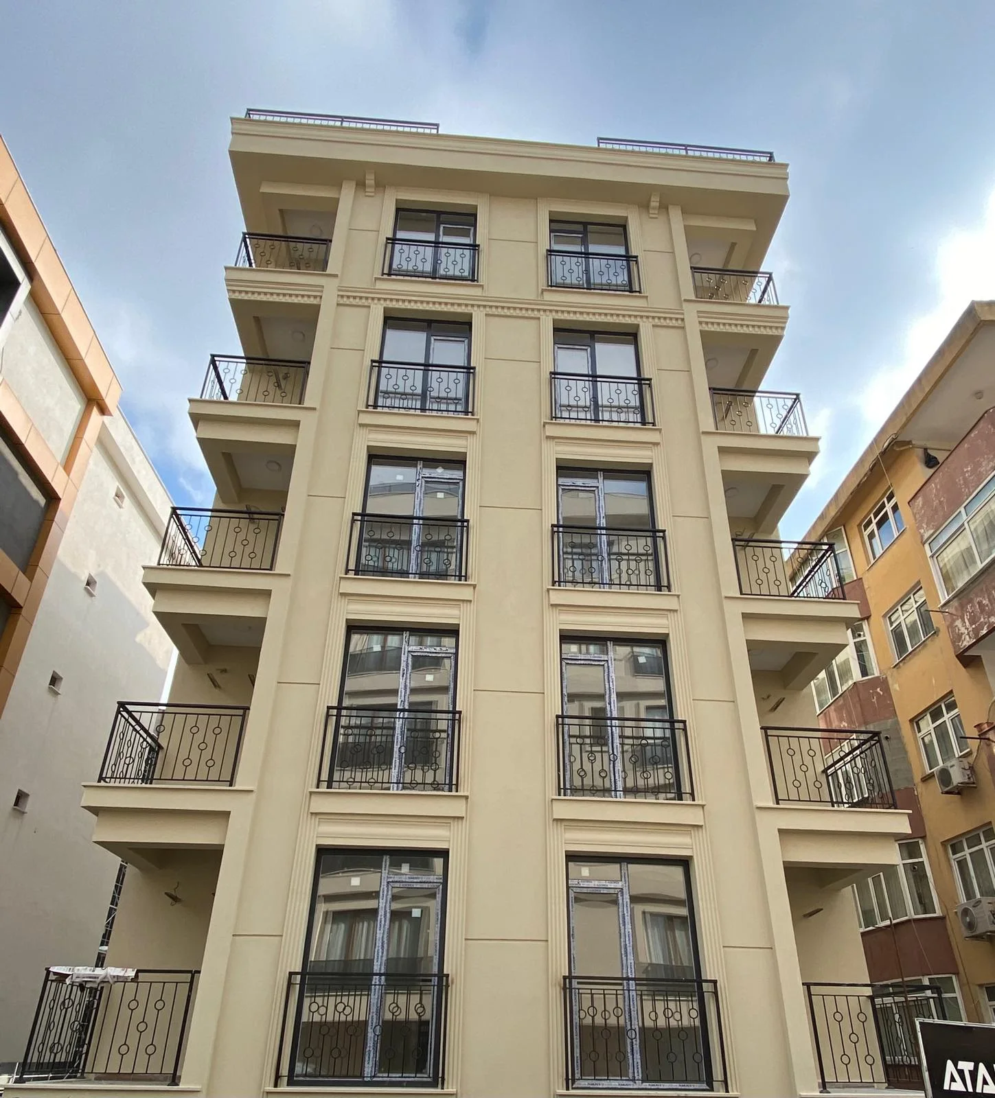 Atak İnşaat tarafından tamamlanan Barış Apartmanı dış cephe görünümü