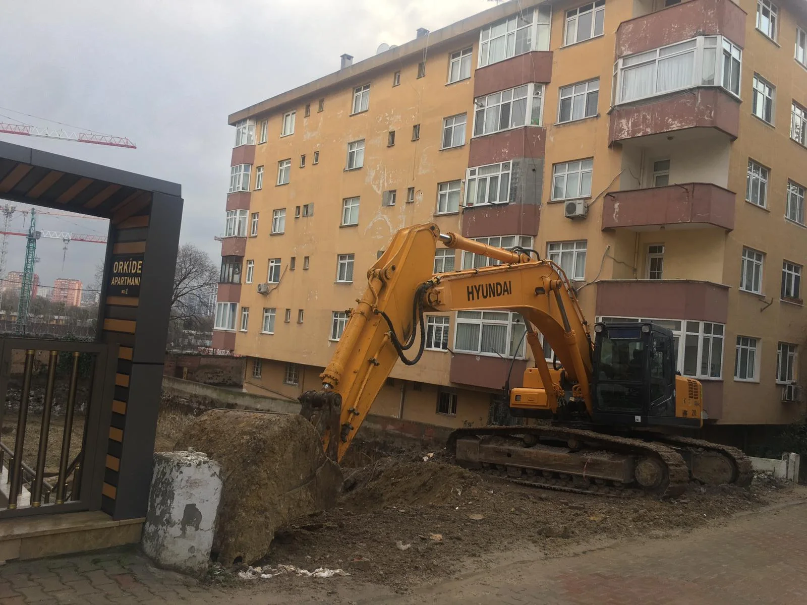 Barış Apartmanı teslim sonrası çevre düzenlemesi