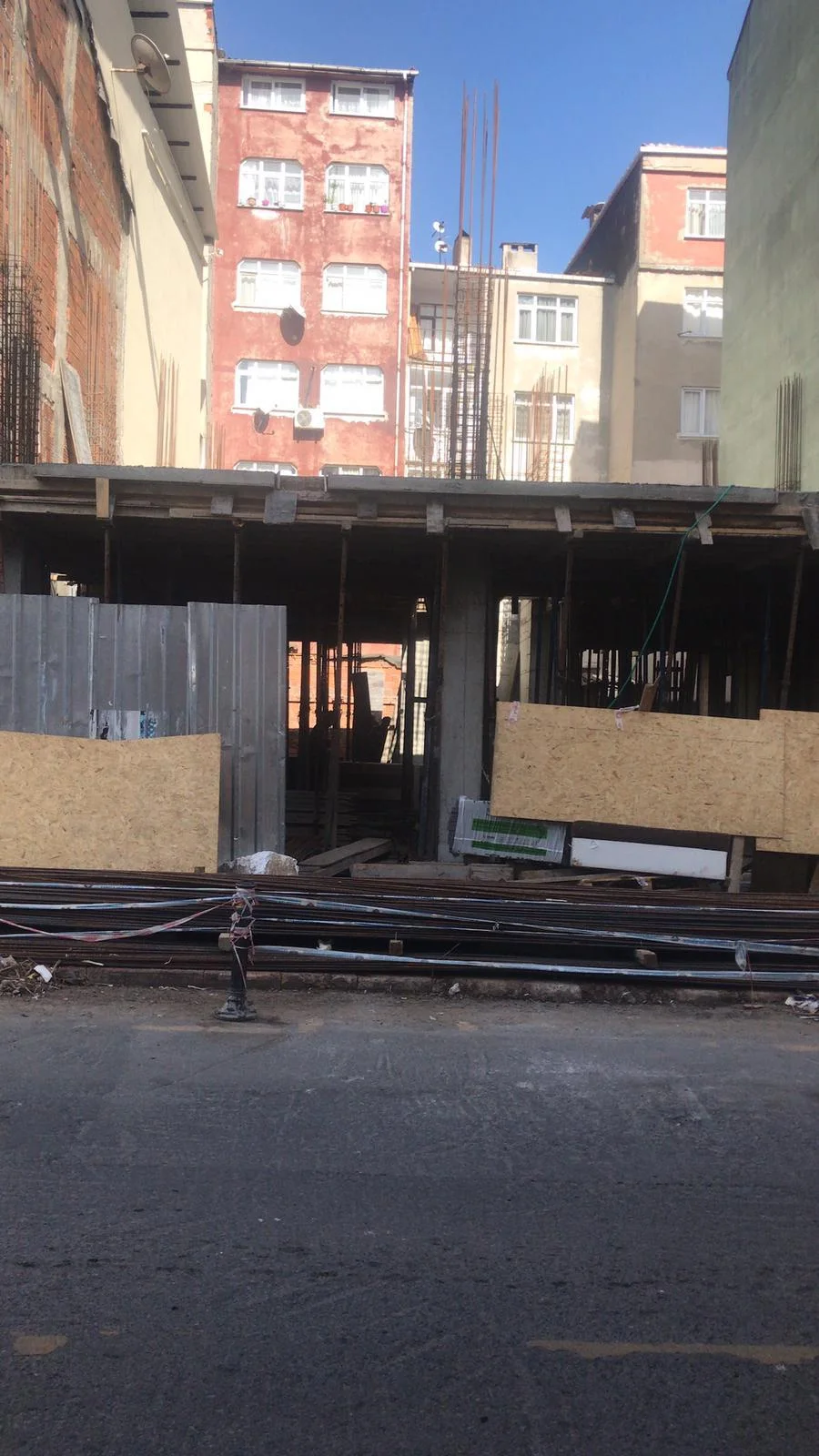 Kılıç Apartmanı betonarme yapım aşaması